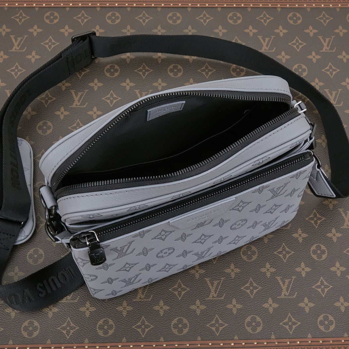 Bag Trio Messenger LV Monogram Shadow em Couro